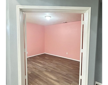 1810 Westbluff Drive - Photo Thumbnail 2