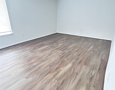 1810 Westbluff Drive - Photo Thumbnail 13