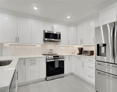 6303 Royal Woods Drive - Photo Thumbnail 8