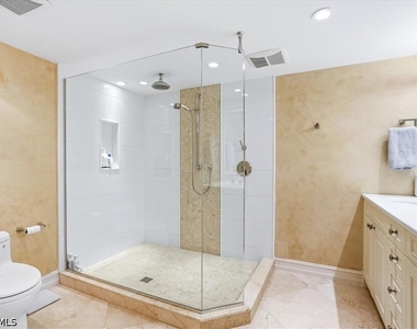 7515 Pelican Bay Boulevard - Photo Thumbnail 8