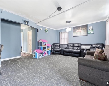 409 Tryon - Photo Thumbnail 4