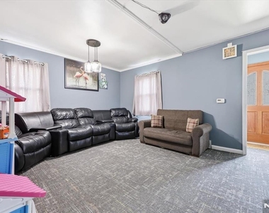 409 Tryon - Photo Thumbnail 5