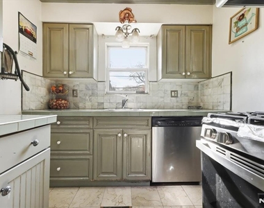 409 Tryon - Photo Thumbnail 9