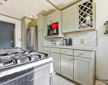 409 Tryon - Photo Thumbnail 10