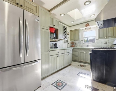 409 Tryon - Photo Thumbnail 8