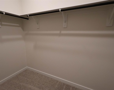 7722 Bergamot Cir - Photo Thumbnail 5