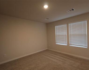 7722 Bergamot Cir - Photo Thumbnail 6