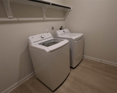 7722 Bergamot Cir - Photo Thumbnail 11
