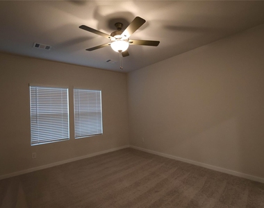 7722 Bergamot Cir - Photo Thumbnail 3