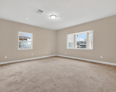 1315 E 33rd Street - Photo Thumbnail 6