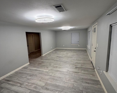 430 Sedgwick Drive - Photo Thumbnail 2