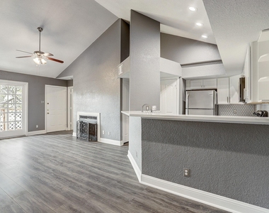 2121 El Paseo Street - Photo Thumbnail 13