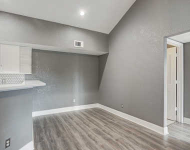 2121 El Paseo Street - Photo Thumbnail 7