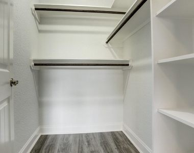 2121 El Paseo Street - Photo Thumbnail 16