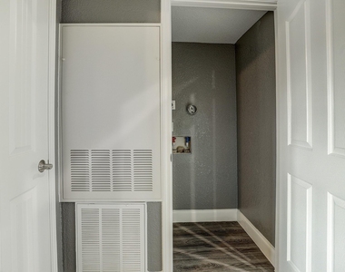 2121 El Paseo Street - Photo Thumbnail 14