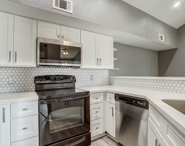 2121 El Paseo Street - Photo Thumbnail 10