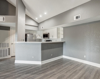 2121 El Paseo Street - Photo Thumbnail 8