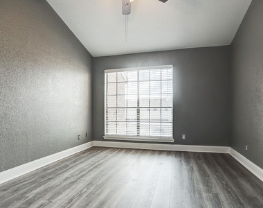 2121 El Paseo Street - Photo Thumbnail 15