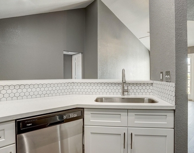 2121 El Paseo Street - Photo Thumbnail 11