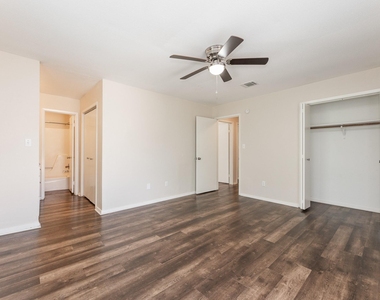 1912 Avenue B - Photo Thumbnail 16