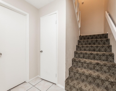 1912 Avenue B - Photo Thumbnail 12