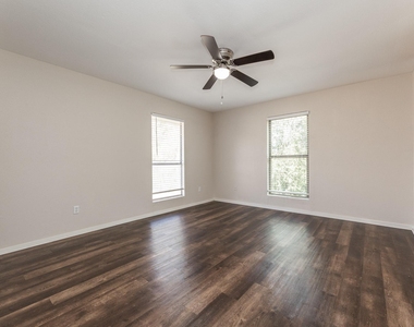 1912 Avenue B - Photo Thumbnail 15