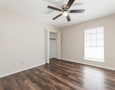 1912 Avenue B - Photo Thumbnail 20
