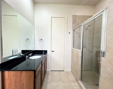 1126 Bonner Street - Photo Thumbnail 8