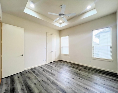 1126 Bonner Street - Photo Thumbnail 11