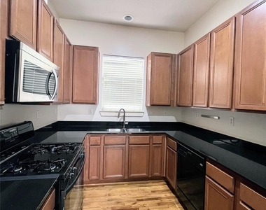 1126 Bonner Street - Photo Thumbnail 7