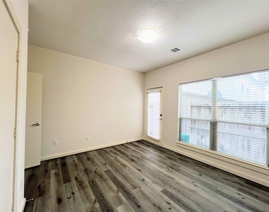 1126 Bonner Street - Photo Thumbnail 13