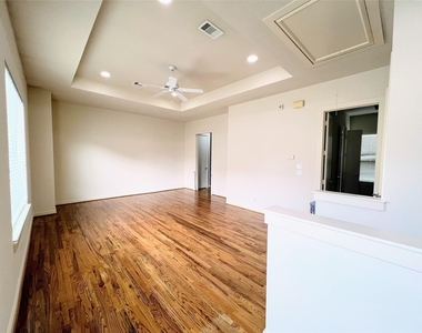 1126 Bonner Street - Photo Thumbnail 4