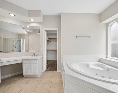 5807 Bayberry Way - Photo Thumbnail 23