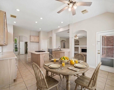 5807 Bayberry Way - Photo Thumbnail 12