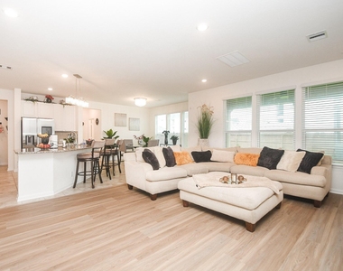 22523 Strathmore Drive - Photo Thumbnail 9