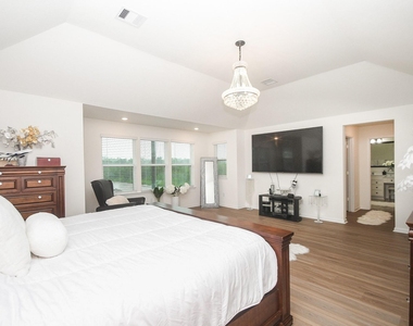 22523 Strathmore Drive - Photo Thumbnail 24