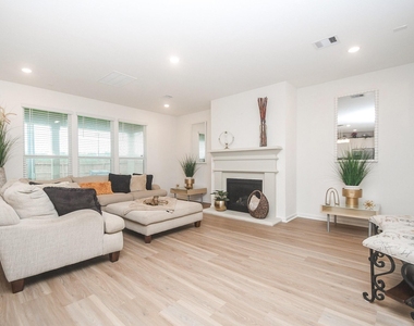 22523 Strathmore Drive - Photo Thumbnail 8