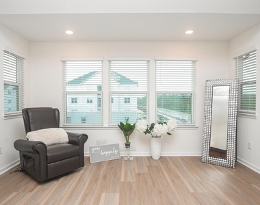 22523 Strathmore Drive - Photo Thumbnail 23