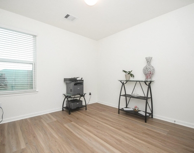 22523 Strathmore Drive - Photo Thumbnail 33