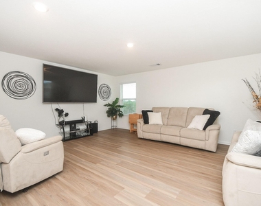 22523 Strathmore Drive - Photo Thumbnail 20