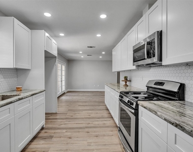 2305 Peach Lane - Photo Thumbnail 13