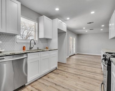 2305 Peach Lane - Photo Thumbnail 14
