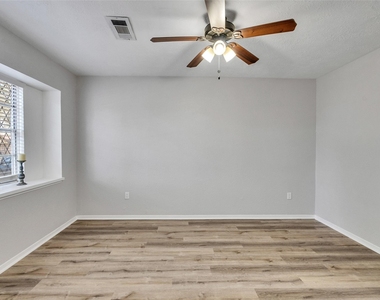 2305 Peach Lane - Photo Thumbnail 6