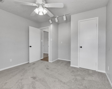 2305 Peach Lane - Photo Thumbnail 24