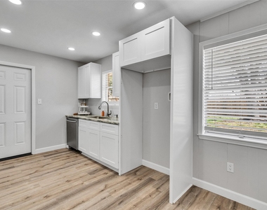 2305 Peach Lane - Photo Thumbnail 12