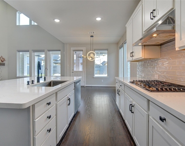 28918 Woods Rose Court - Photo Thumbnail 12
