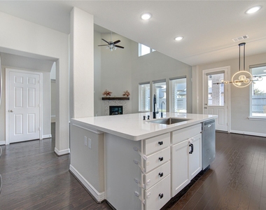 28918 Woods Rose Court - Photo Thumbnail 11