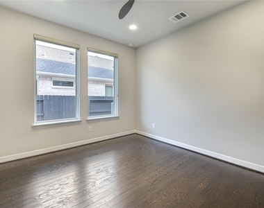 28918 Woods Rose Court - Photo Thumbnail 8
