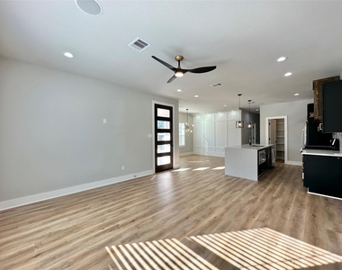 2444 Carmel Street - Photo Thumbnail 4