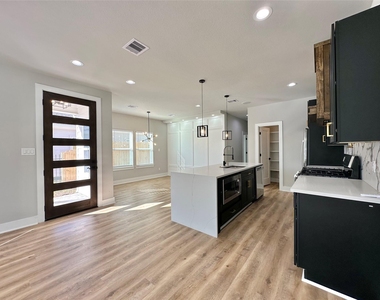 2444 Carmel Street - Photo Thumbnail 5